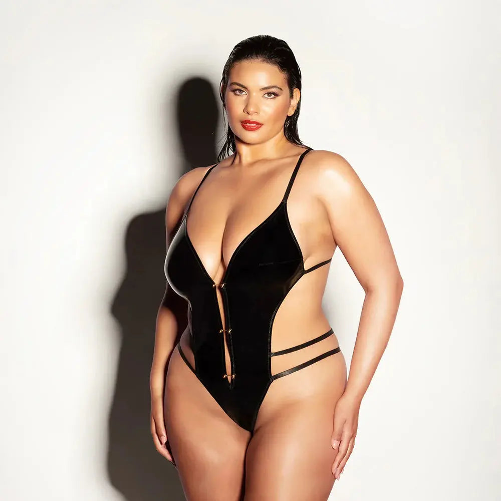 Wet Look Soft Cup Open Gusset Vinyl Teddy with Barbell Trim Queen Size  Lingerie - Baby dolls Chemises etc